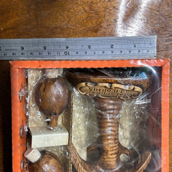 Vintage Treasure Craft souvenir Palm Springs palm tree salt and pepper shakers - Picture 8 of 8